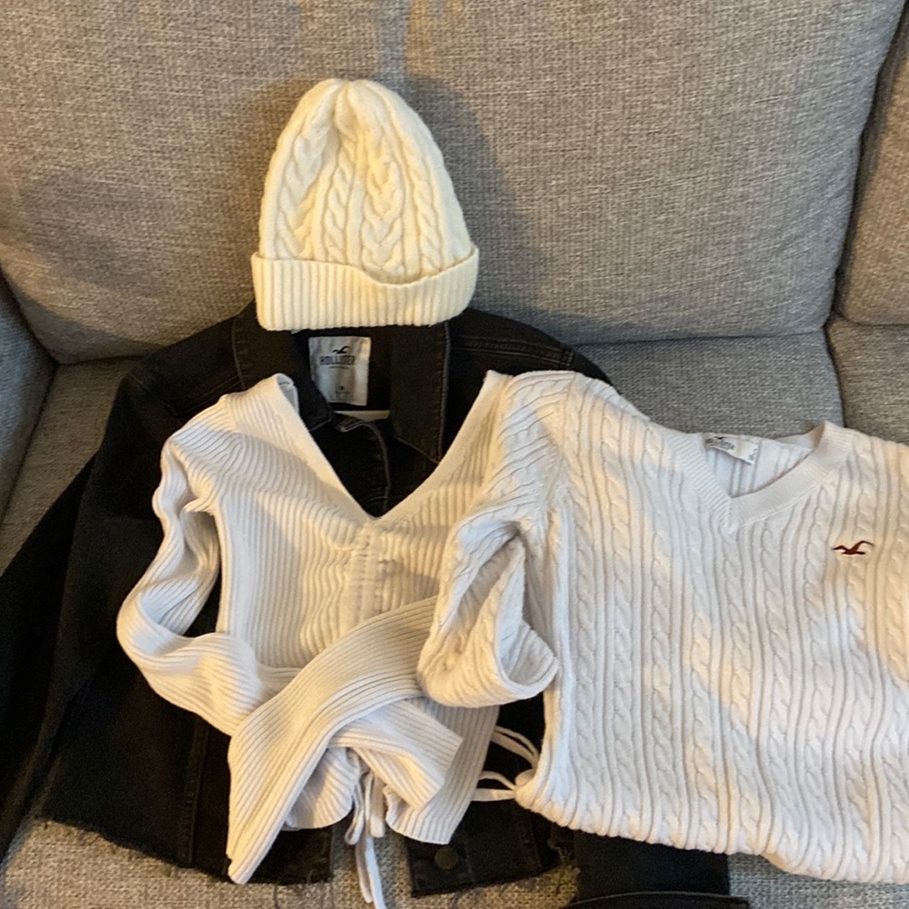 Hollister bundle 2 sweaters 1 jeans jacket